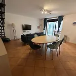 Апартаменты Triplex A De Glun